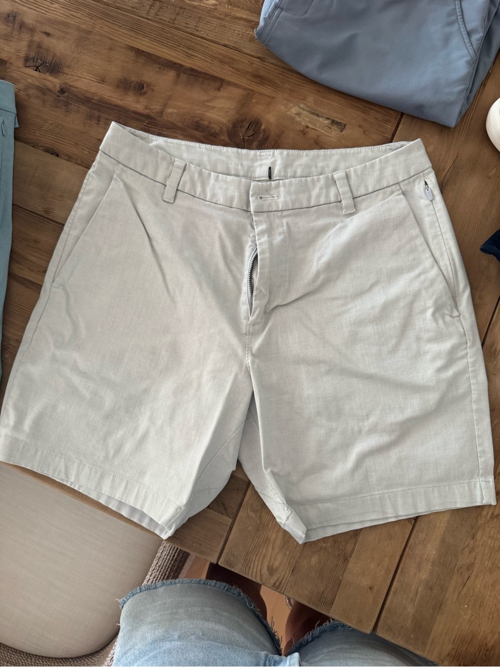 Lululemon mens shorts size 33.
